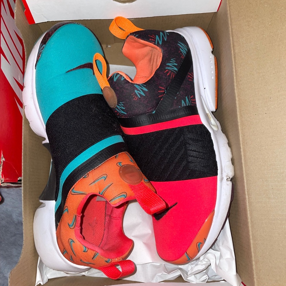 Nike - Picture 2 of 3